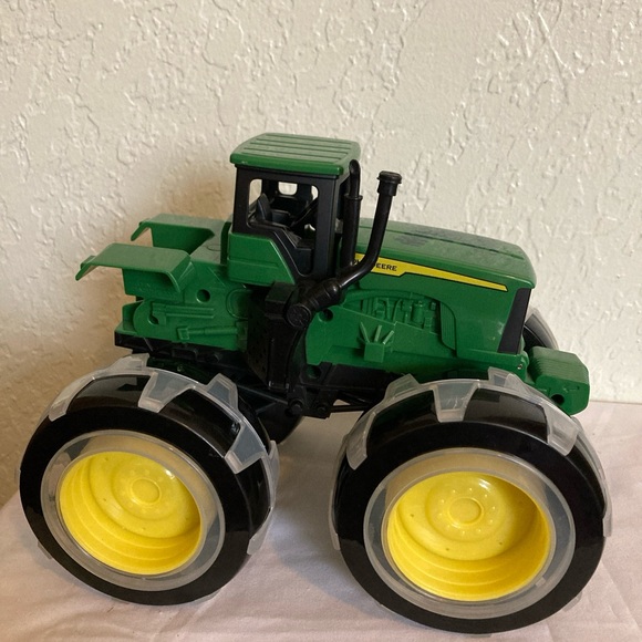 John Deere Tractor Monster Truck Treads Lightning Wheels Farm Play Vehicle - Picture 4 of 12